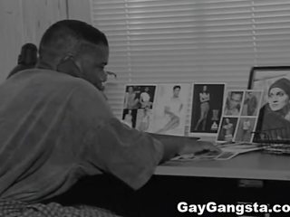 Desiring hitam gay nikmati gambar/video porno vulgar seks tanpa kondom