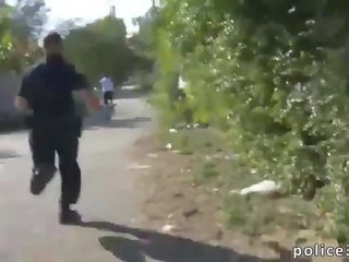 Ýaş goluboý dome geý ulylar uçin clip officers in pursuit